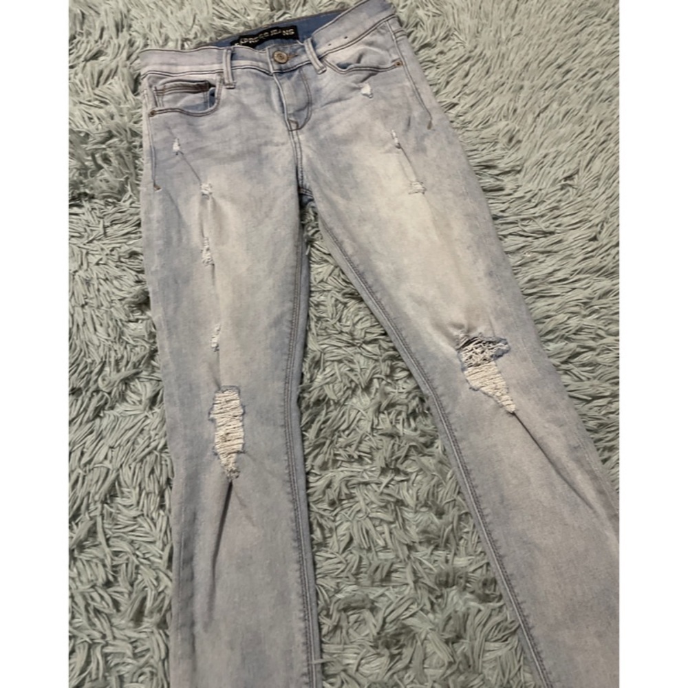 Mid Rise Distressed Legging - Picture 5 of 7